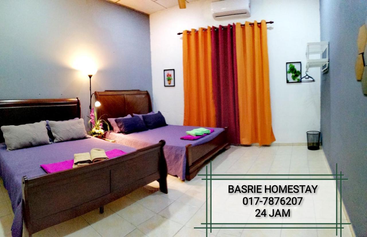 Basrie Villa "Mslim Only" - Mini Cinema , Private Pool , Wi-Fi , Netflix Muar Exterior foto
