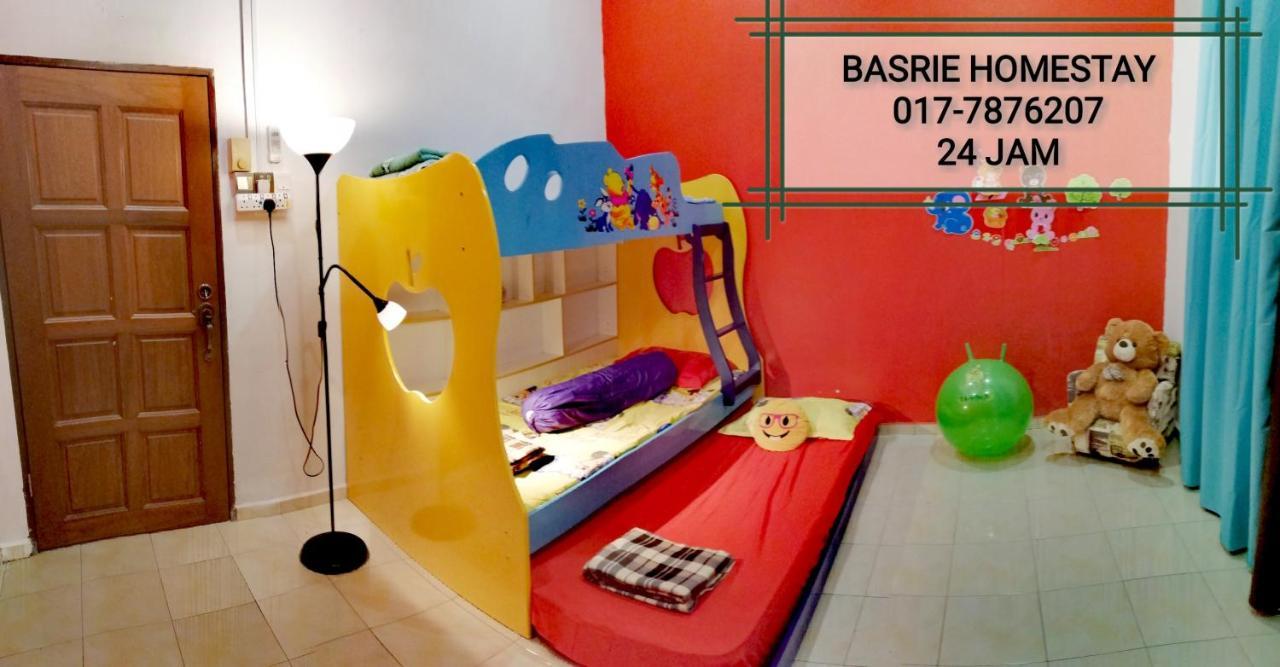 Basrie Villa "Mslim Only" - Mini Cinema , Private Pool , Wi-Fi , Netflix Muar Exterior foto