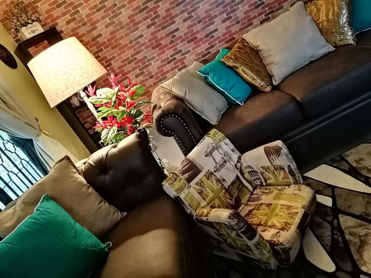 Basrie Villa "Mslim Only" - Mini Cinema , Private Pool , Wi-Fi , Netflix Muar Exterior foto
