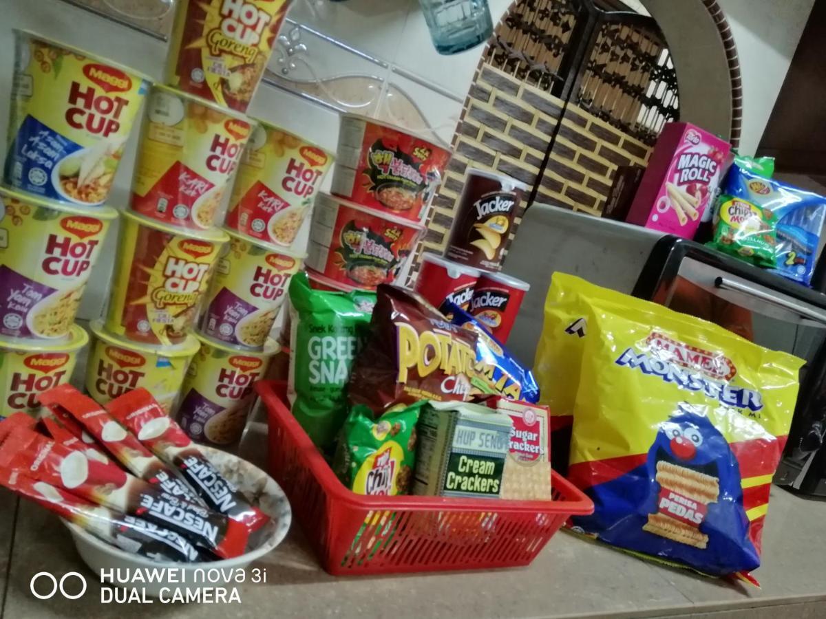 Basrie Villa "Mslim Only" - Mini Cinema , Private Pool , Wi-Fi , Netflix Muar Exterior foto